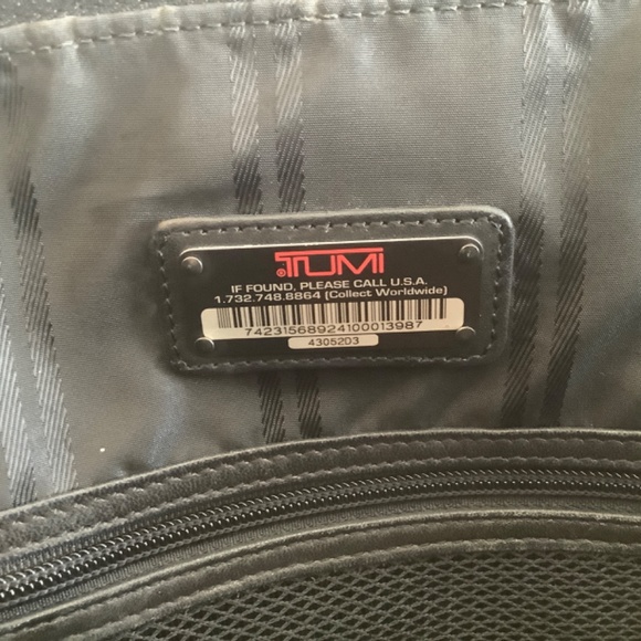 Tumi Weekender Tote Black Ballistic Nylon and Leather handles - Picture 6 of 10